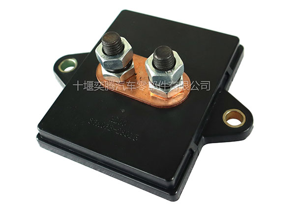 東風(fēng)EQ2102N電源接線盒總成37A07B-23015接線盒底板越野車配件